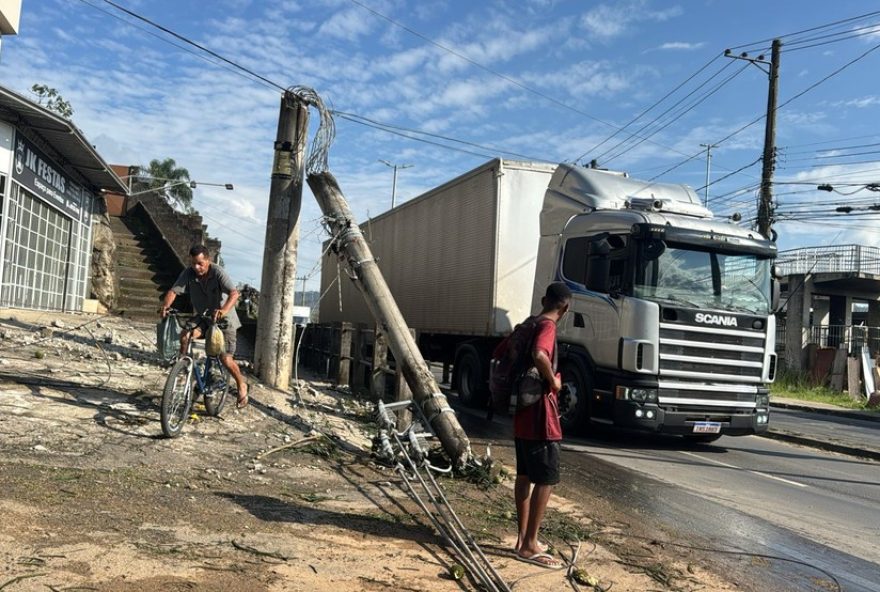 incidente-em-avenida-jk-causa-explosao-de-transformador-e-interdicao-temporaria-do-transito-em-juiz-de-fora