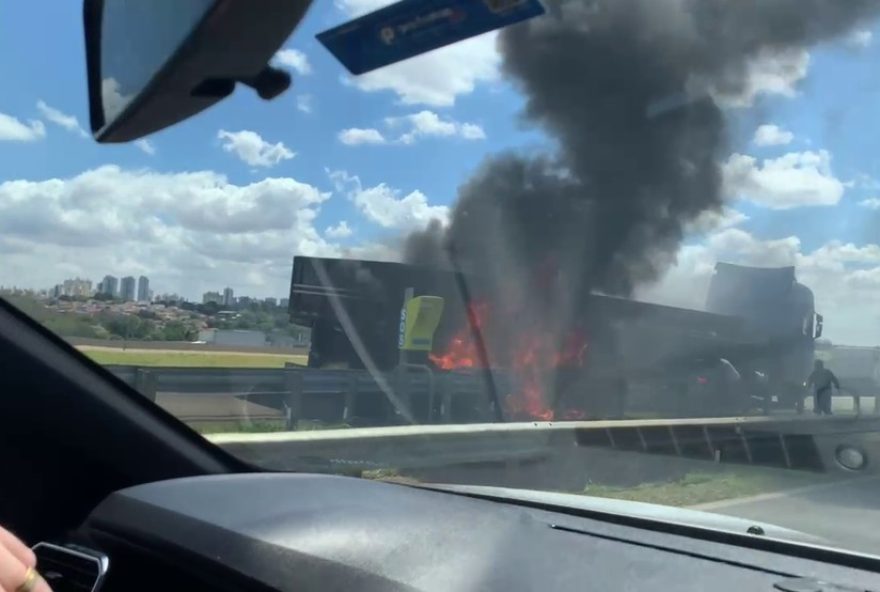 incidente-em-campinas3A-caminhao-pega-fogo-na-rodovia-d.-pedro-i