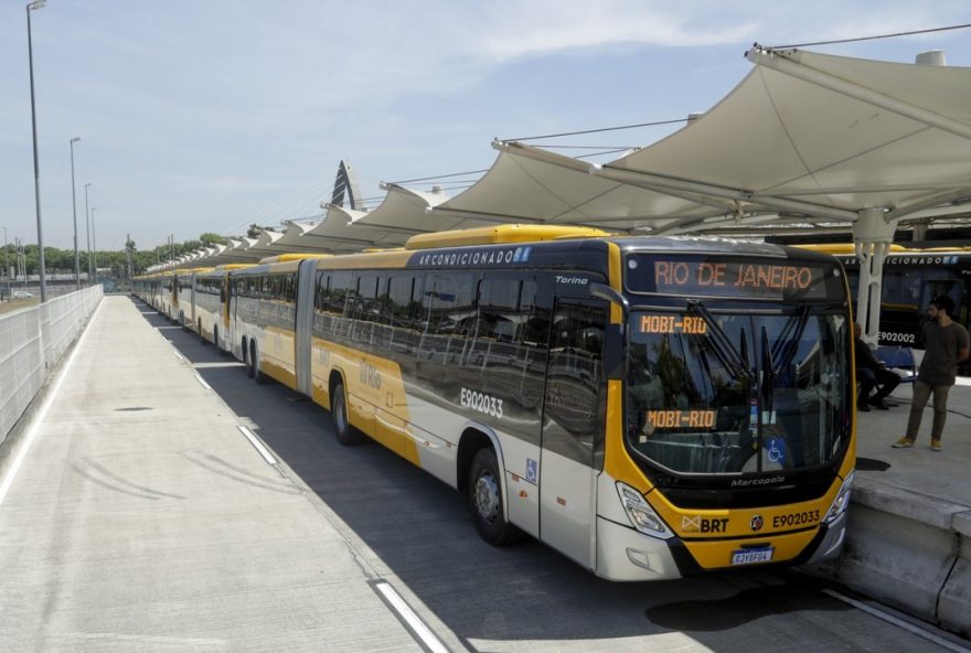 incidente-na-estacao-do-brt3A-passageiro-e-baleado-durante-acao-da-pm-na-zona-oeste-do-rio