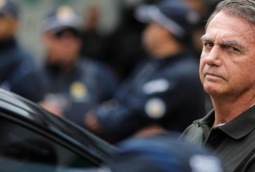 incomum2C-prisao-temporaria-em-casa-de-bolsonaro-e-legal-para-especialistas