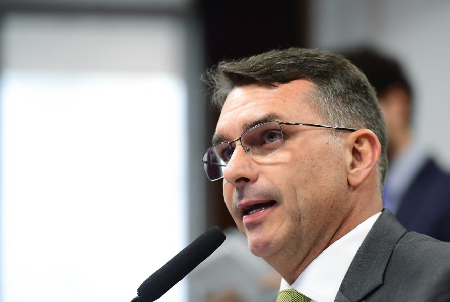 Comissão de Segurança Pública (CSP) realiza reunião para deliberação de providências da comissão, a partir de documentos recebidos na 24ª reunião.

À mesa, presidente da CSP, senador Flávio Bolsonaro (PL-RJ), conduz reunião. 

Foto: Saulo Cruz/Agência Senado