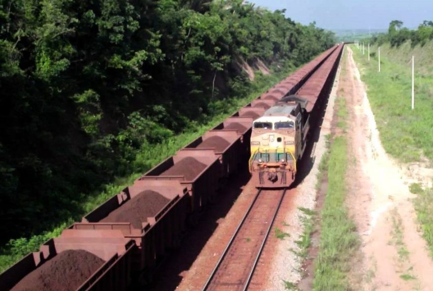 indigenas-bloqueiam-trecho-da-ferrovia-carajas-em-protesto-contra-a-vale