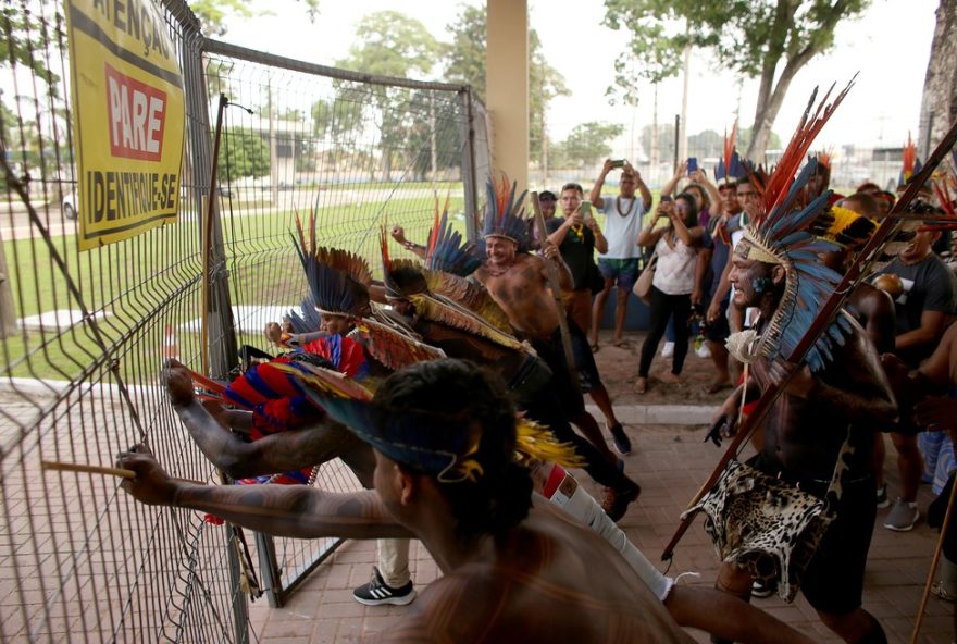 indigenas-do-para-ocupam-seduc-em-belem-contra-ensino-remoto3A-revogacao-da-lei-10.820-exigida