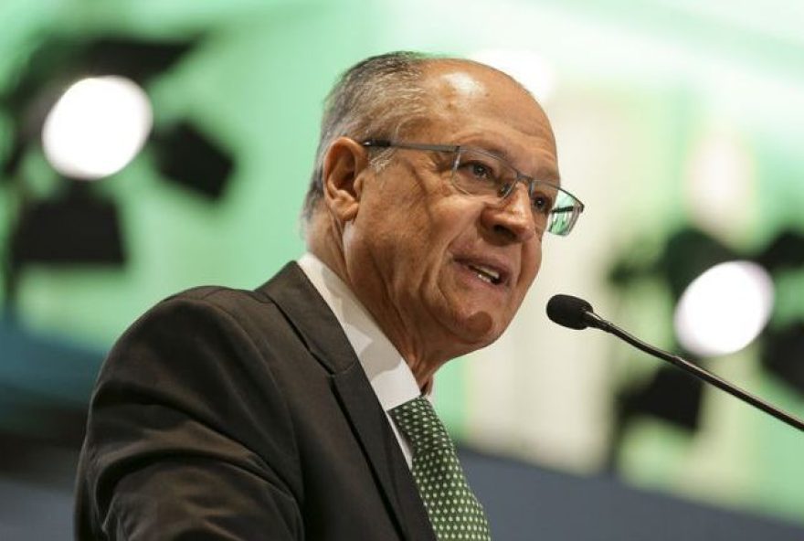 industria-brasileira-teme-guerra-tarifaria-e-pede-protecao-ao-governo