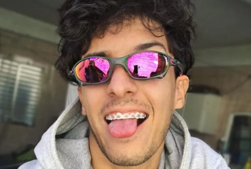 O influencer Carlos Henrique Medeiros foi encontrado morto em Itapecerica da Serra (Reprodução/Redes Sociais)