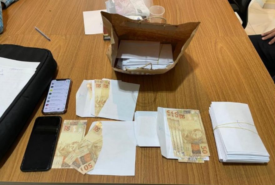 inquerito-da-pf-investiga-denuncia-de-compra-de-votos-envolvendo-prefeito-de-manaus3A-entenda-o-caso-de-david-almeida-em-2024 inquerito-da-pf-investiga-denuncia-de-compra-de-votos-envolvendo-prefeito-de-manaus3A-entenda-o-caso-de-david-almeida-em-2024