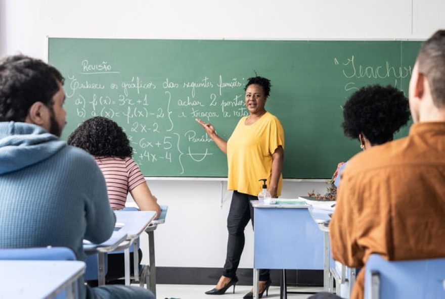 inscricoes-abertas-para-pe-de-meia-licenciaturas3A-bolsa-de-r24-1.050-para-futuros-professores-do-brasil.-saiba-como-participar