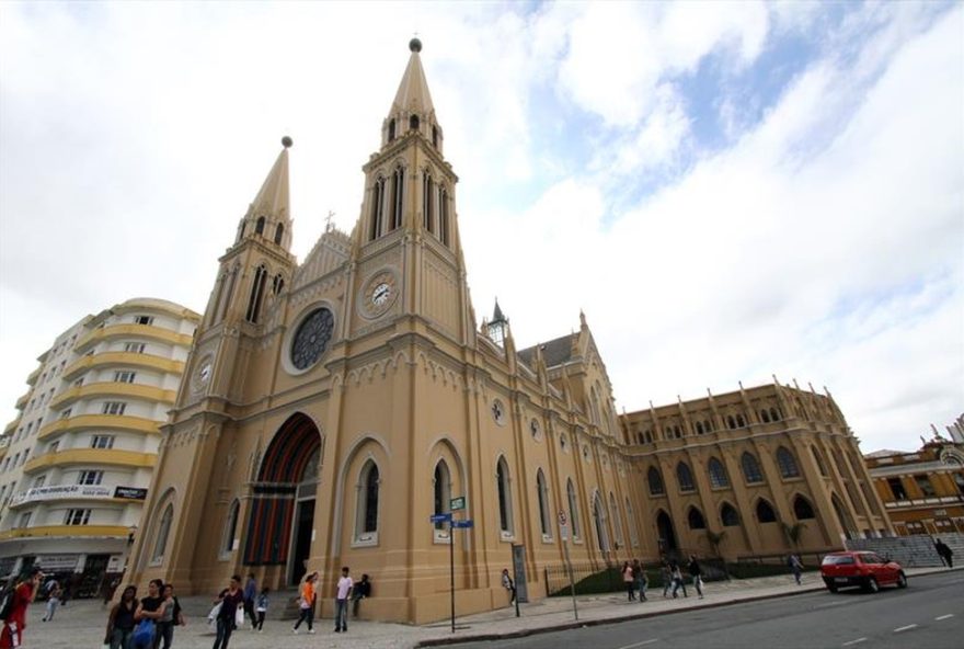 inscricoes-abertas-para-visitas-guiadas-gratutitas-na-catedral-basilica-de-curitiba-em-20253A-confira-as-datas