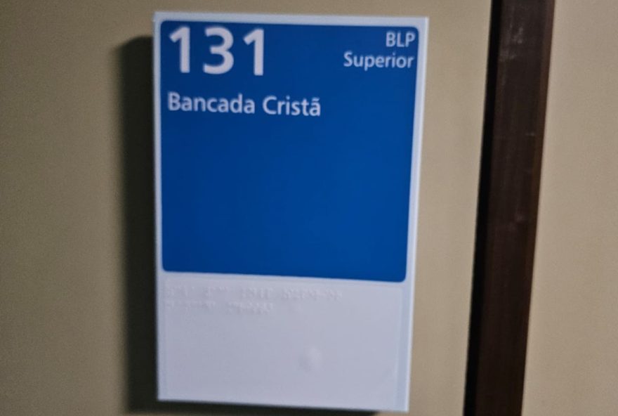 instalacao-da-sala-da-bancada-crista-na-camara-ainda-gera-controversias instalacao-da-sala-da-bancada-crista-na-camara-ainda-gera-controversias