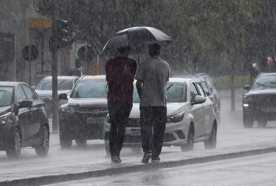 instituto-nacional-de-meteorologia-emite-alerta-de-perigo-de-chuva-para-90-cidades-do-parana3A-veja-lista-e-recomendacoes