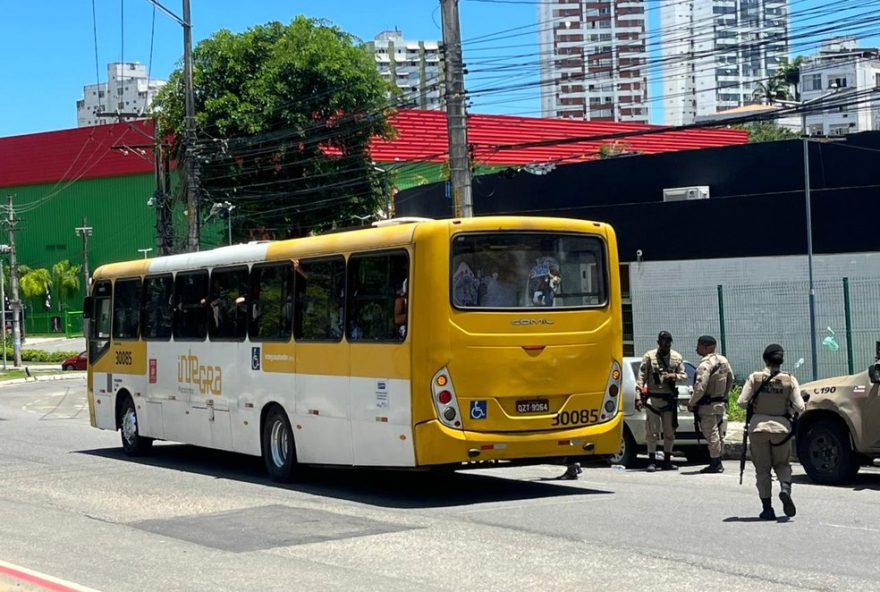 integrantes-da-torcida-organizada-bamor-sao-conduzidos-a-delegacia-com-artefatos-caseiros-em-salvador3A-importancia-da-seguranca-em-eventos-esportivos