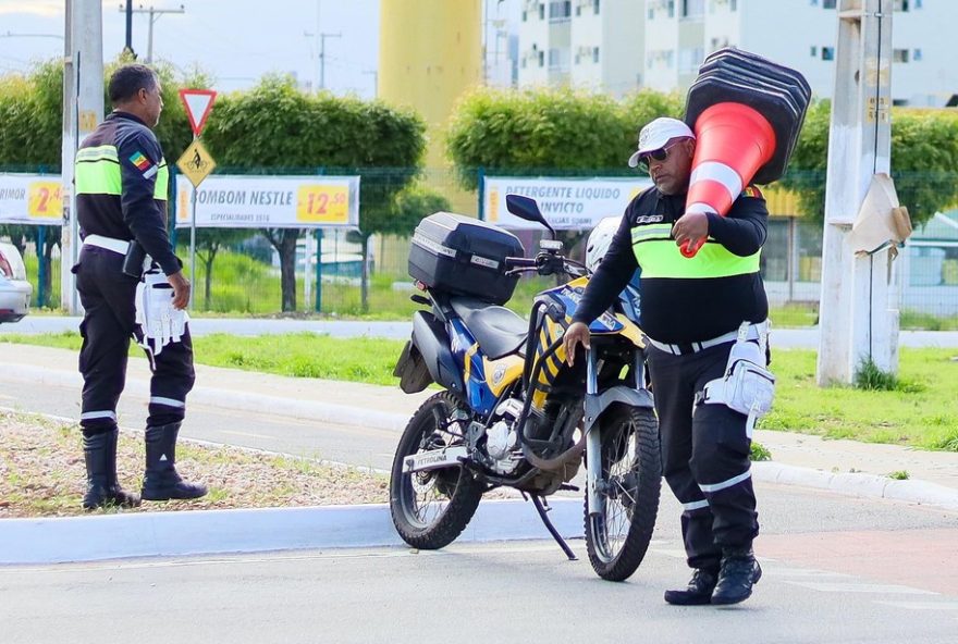 interdicao-na-avenida-da-integracao-em-petrolina-para-ligacao-de-rede-de-esgoto3A-confira-rotas-alternativas-e-orientacoes-da-ammpla