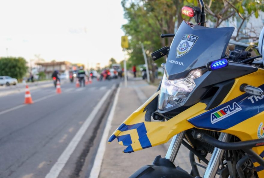 interdicao-na-avenida-fernando-goes-em-petrolina-neste-sabado-24