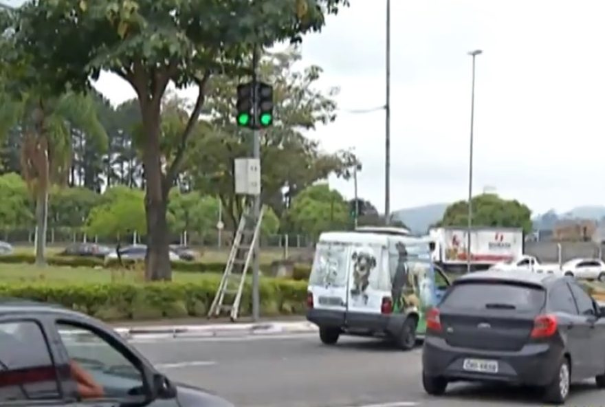 interdicao-na-rotatoria-da-vila-nova-mogilar3A-alternativas-e-impacto-no-transito-neste-domingo-veja-opcoes-e-detalhes-da-obra