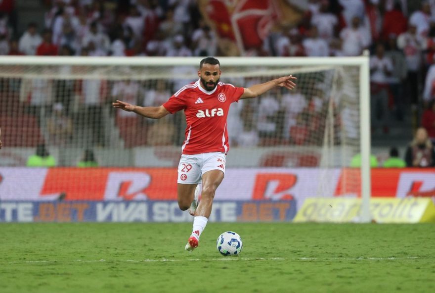 internacional-se-compromete-a-acertar-divida-milionaria-com-flamengo-por-thiago-maia3A-o-espinho-no-duelo-da-libertadores