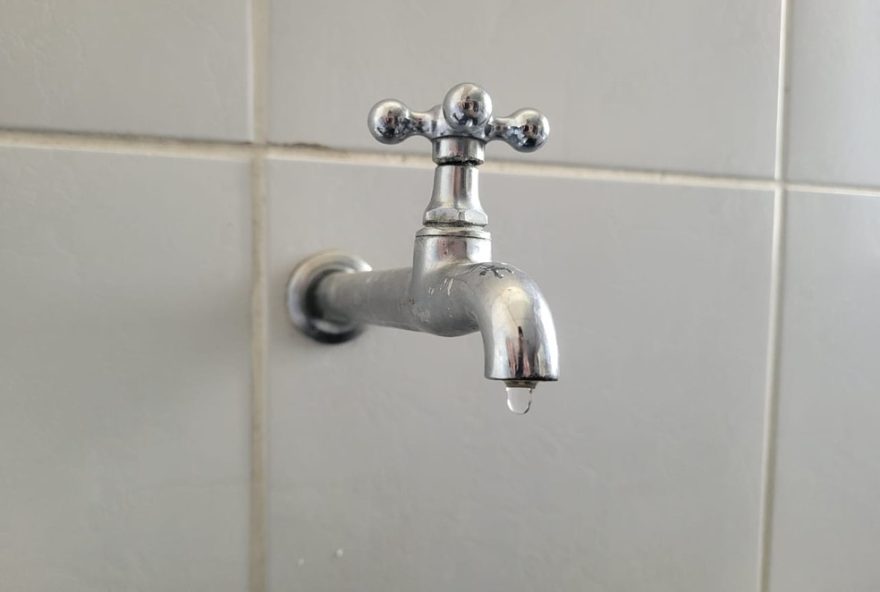 interrupcao-programada3A-70-bairros-de-petrolina-sem-agua-na-quarta-feira-28-das-8h-as-20h.-saiba-mais