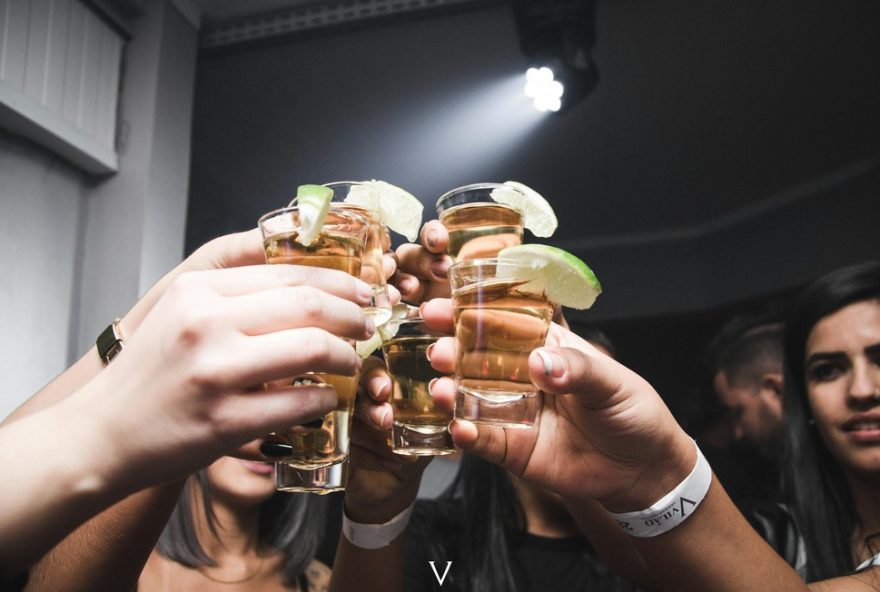 intoxicacao-por-metanol-leva-consumidores-a-trocarem-destilados-por-outras-opcoes-de-alcool