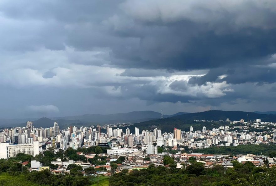 inverno-chega-com-queda-de-temperaturas-e-chuvas-isoladas-em-divinopolis3A-previsao-da-semana