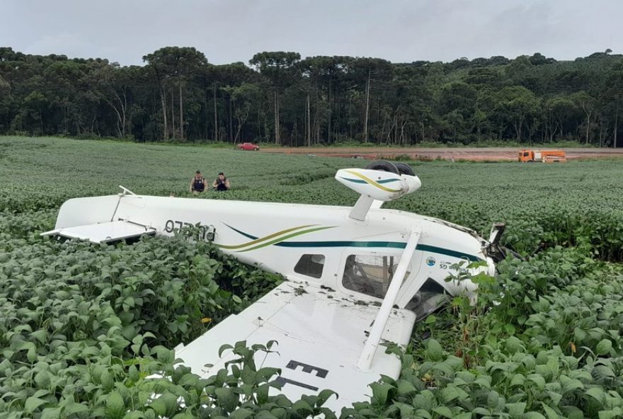 investigacao-da-fab-sobre-queda-de-aviao-no-parana3A-piloto-e-passageiro-saem-ilesos-em-pouso-de-emergencia