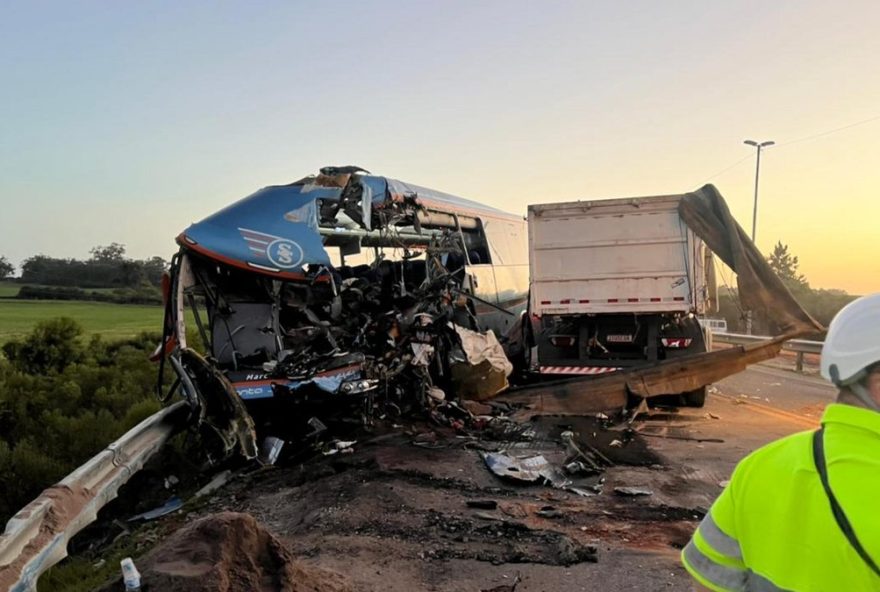 investigacao-do-acidente-entre-onibus-e-caminhao-na-br-116-um-mes-depois investigacao-do-acidente-entre-onibus-e-caminhao-na-br-116-um-mes-depois