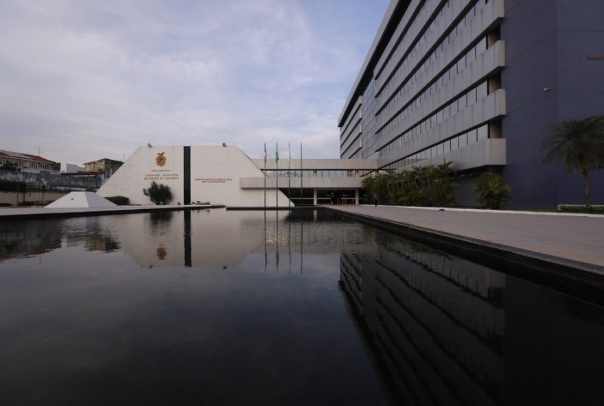 investigacao-e-correcao3A-aleam-modifica-regra-salarial-dos-deputados-apos-polemica-com-o-cacc investigacao-e-correcao3A-aleam-modifica-regra-salarial-dos-deputados-apos-polemica-com-o-cacc