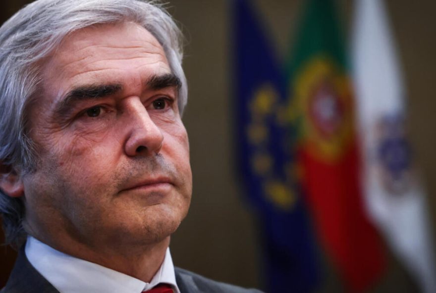 Conferência de imprensa do ministro da Defesa Nacional Nuno Melo O ministro da Defesa Nacional, Nuno Melo, usa da palavra durante uma conferência de imprensa sobre a candidatura ao programa europeu de empréstimos para a Defesa SAFE, no valor de 5,8 mil milhões de euros, em Lisboa, 03 de dezembro de 2025. RODRIGO ANTUNES/LUSA