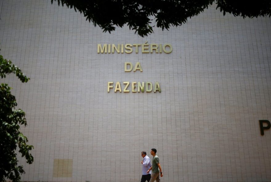 iof-sobe-para-32C5253A-clientes-sao-alertados-pelos-apps-de-bancos-e-corretoras
