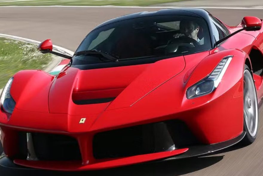 ipva-mais-caro-do-brasil-em-20263A-ferrari-laferrari-equivale-ao-valor-de-um-apartamento ipva-mais-caro-do-brasil-em-20263A-ferrari-laferrari-equivale-ao-valor-de-um-apartamento