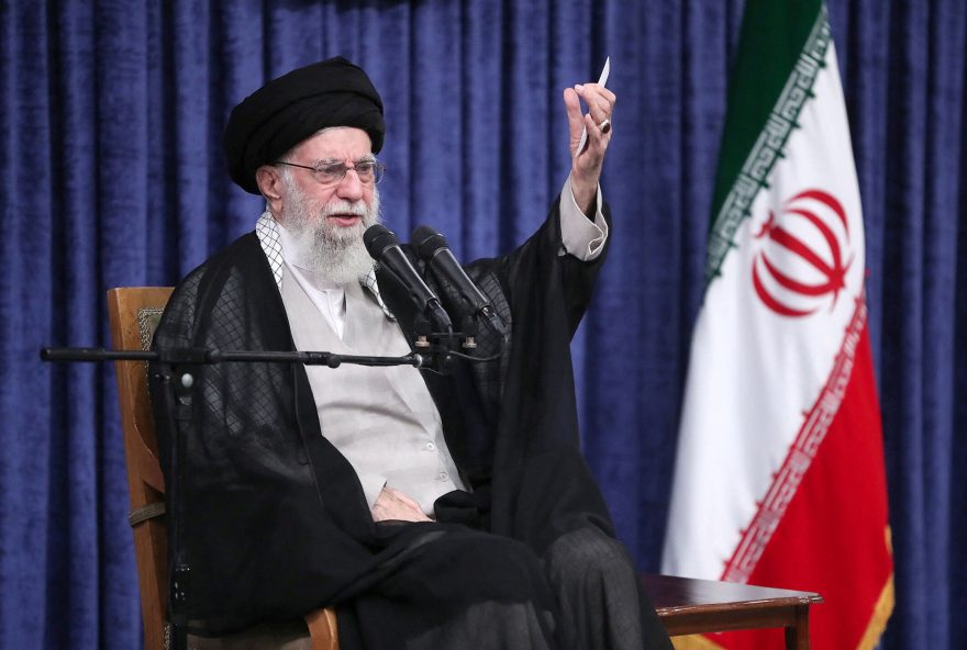 ira-chama-de-volta-embaixadores-apos-onu-retomar-sancoes-a-programa-nuclear