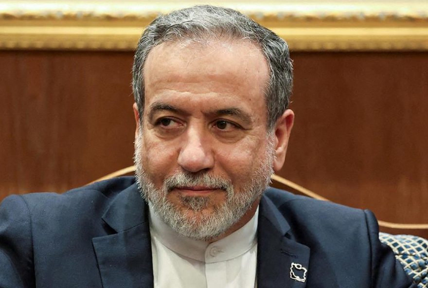 ira-encontra-armas-americanas-em-residencias3A-tensao-com-eua-e-israel-aumenta