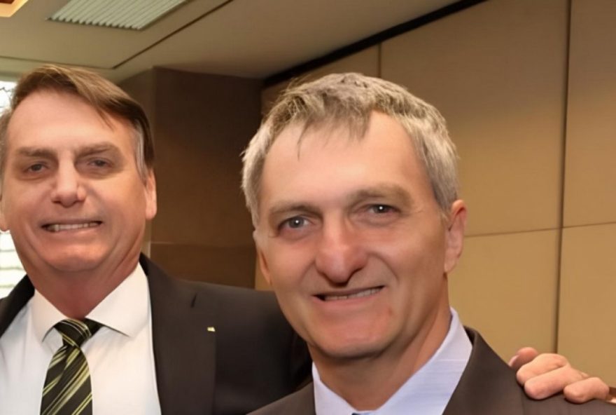 irmao-de-bolsonaro-tenta-sacar-premio-da-mega-da-virada2C-mas-descobre-resgate-do-premio irmao-de-bolsonaro-tenta-sacar-premio-da-mega-da-virada2C-mas-descobre-resgate-do-premio