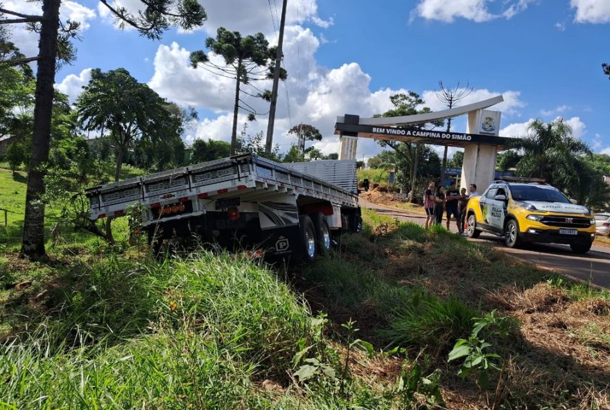 irmaos-morrem-em-acidente-na-pr-8253A-caminhoneiro-atinge-moto-na-contramao-no-parana