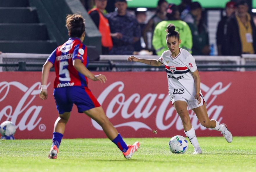 isa-guimaraes3A-da-base-a-libertadores-com-o-sao-paulo-feminino