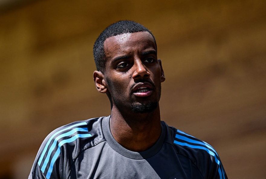 isak-volta-aos-treinos-no-newcastle-e-desperta-interesse-do-liverpool3A-novidades-no-mercado-de-transferencias