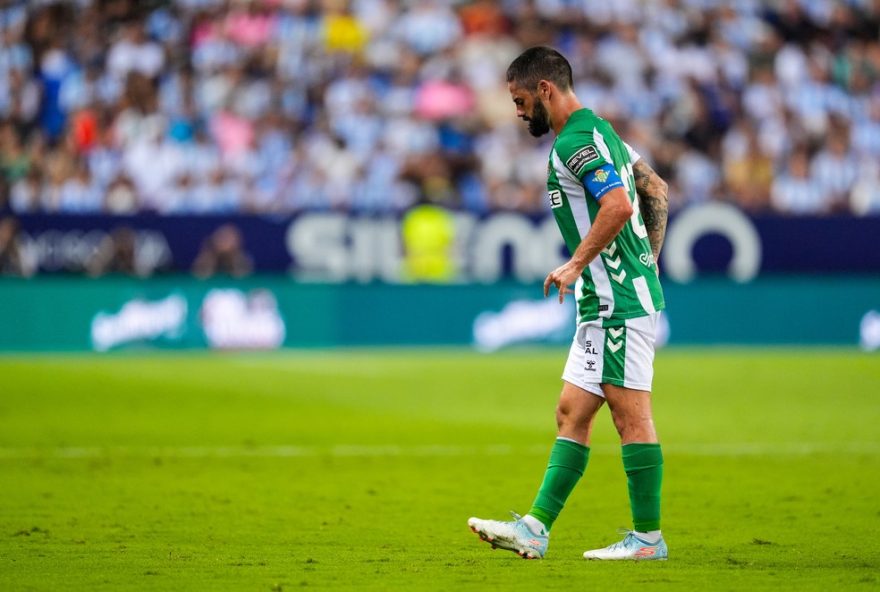 isco2C-meia-do-betis2C-se-lesiona-em-partida-e-preocupa-apos-temporada-de-destaque3A-laliga-20242F2025