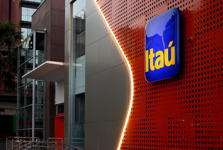 itau-demite-funcionarios-apos-avaliar-produtividade-no-home-office