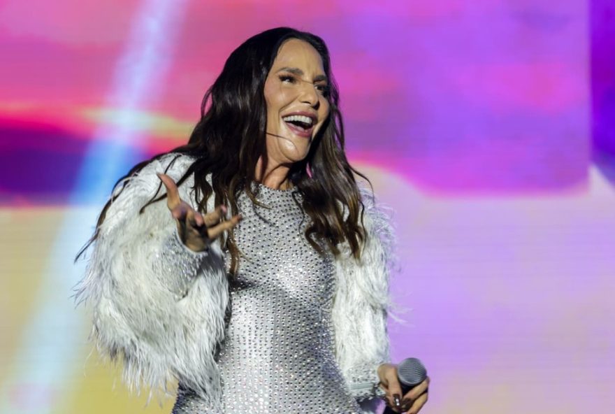 ivete-sangalo-anima-a-torcida-da-selecao-no-maracana-antes-do-jogo-brasil-x-chile