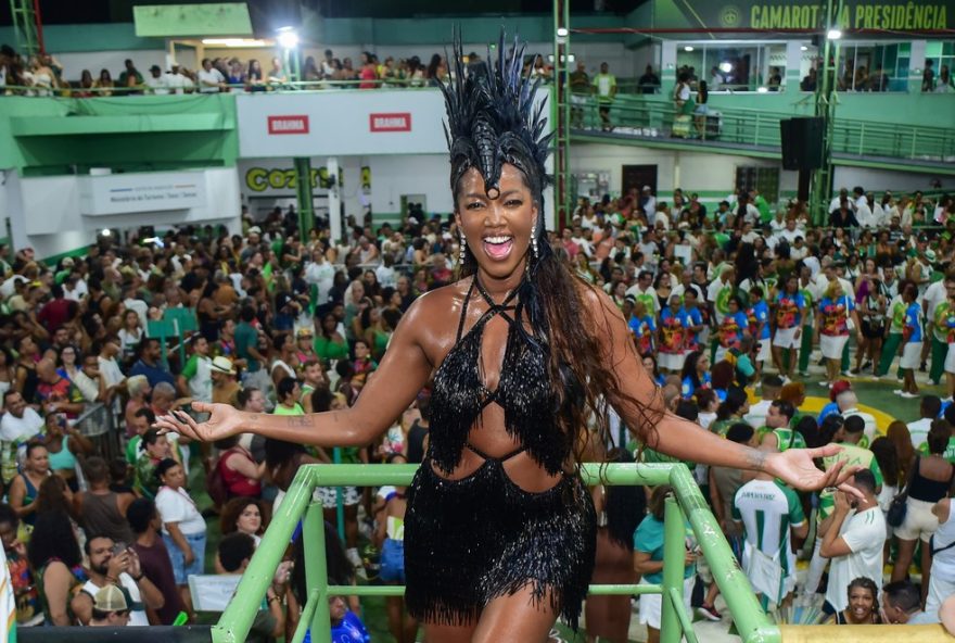 iza-brilha-com-figurino-especial-no-ensaio-da-imperatriz-leopoldinense-para-o-carnaval-ney-matogrosso3A-a-homenageado-da-escola iza-brilha-com-figurino-especial-no-ensaio-da-imperatriz-leopoldinense-para-o-carnaval-ney-matogrosso3A-a-homenageado-da-escola