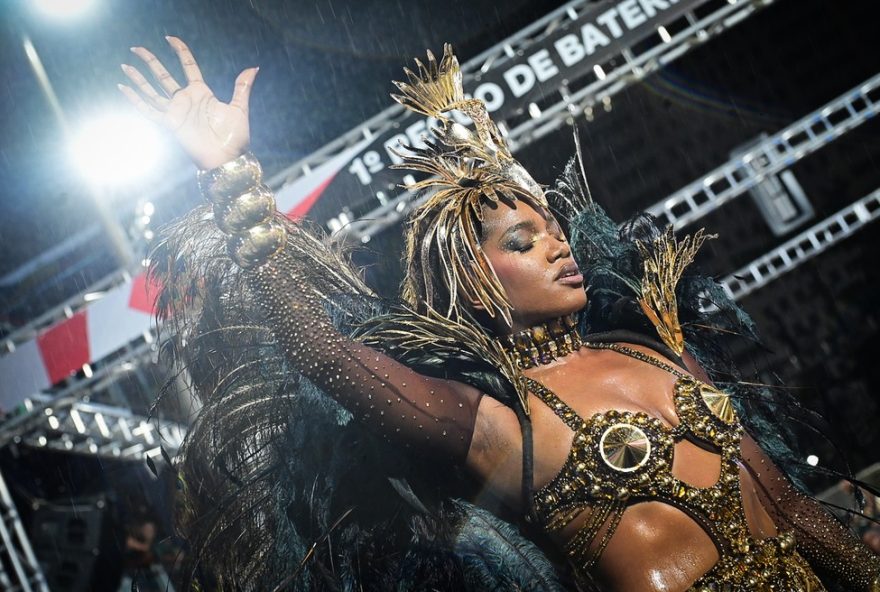 iza-revela-emocao-de-ser-rainha-da-imperatriz-e-destaca-responsabilidade-maior-que-em-show iza-revela-emocao-de-ser-rainha-da-imperatriz-e-destaca-responsabilidade-maior-que-em-show