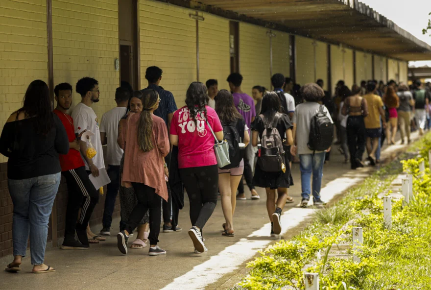 Candidatos do Enem que tiveram problemas logísticos ou estavam acometidos de doenças poderão solicitar uma nova oportunidade 
(Foto: Reprodução/ Agência Brasil)