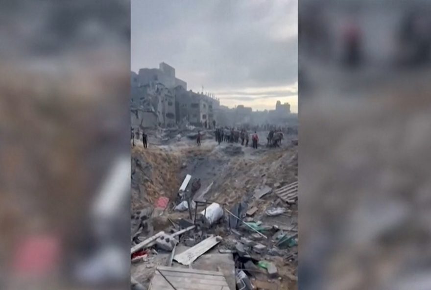 Ruínas após o ataque aéreo em Jabalia, Gaza (Foto: Reprodução de vídeo/BBC)