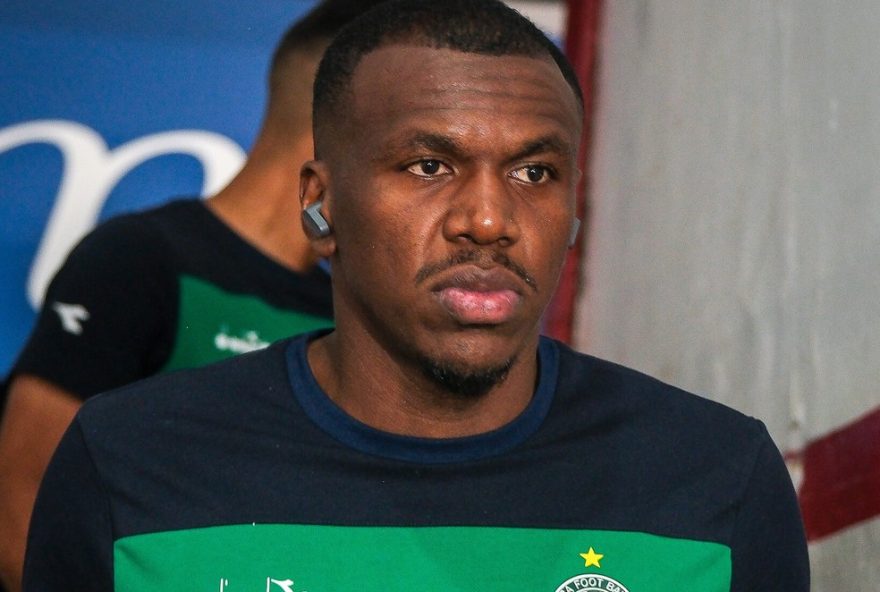 jacy-brilha-ao-lado-de-maicon-na-zaga-do-coritiba3A-defesa-invicta-e-virada-na-serie-b