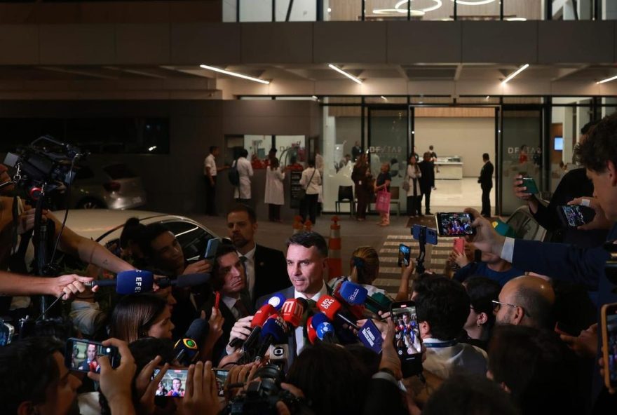 jair-bolsonaro-ar-inlagd-pa-sjukhus-med-hicka