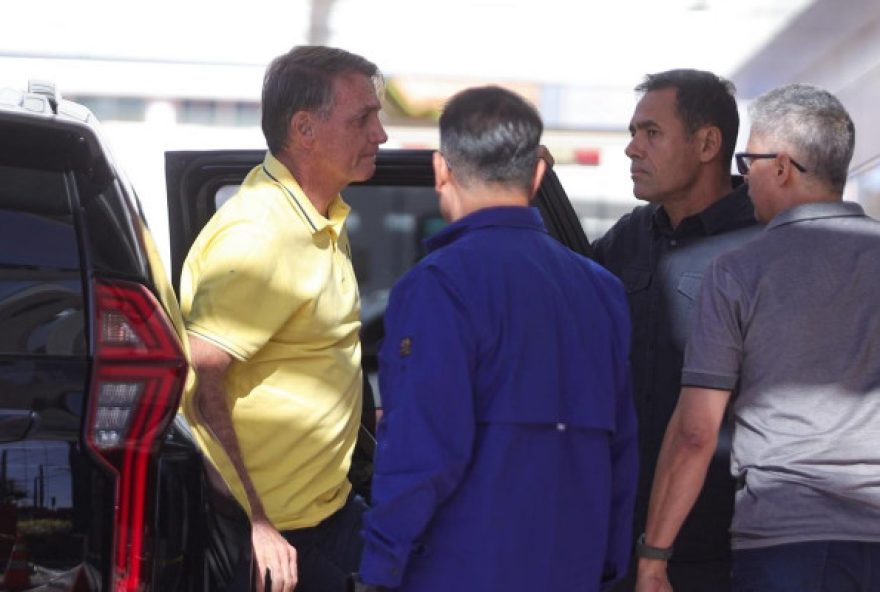 jair-bolsonaro-deixa-sua-residencia-e-vai-para-hospital-fazer-exames