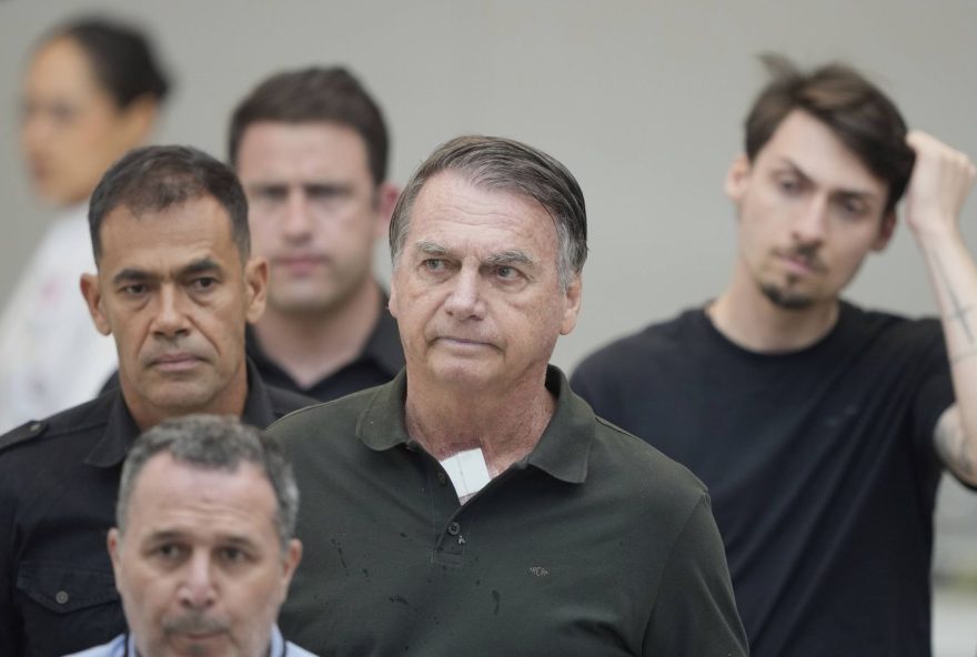 jair-bolsonaro-e-autorizado-a-sair-da-prisao-para-cirurgia-de-hernia-no-natal jair-bolsonaro-e-autorizado-a-sair-da-prisao-para-cirurgia-de-hernia-no-natal