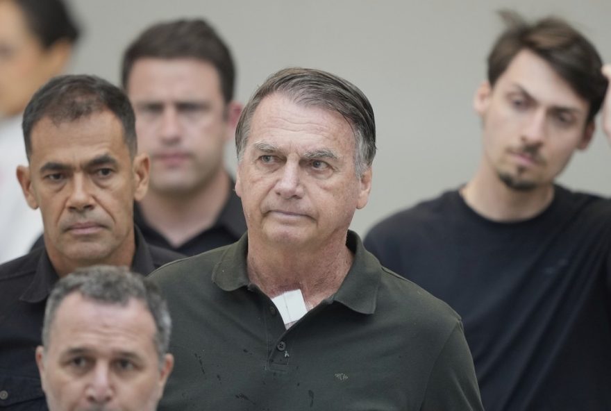 jair-bolsonaro-e-hospitalizado-devido-a-sintomas-de-erupcao-e-febre-continua