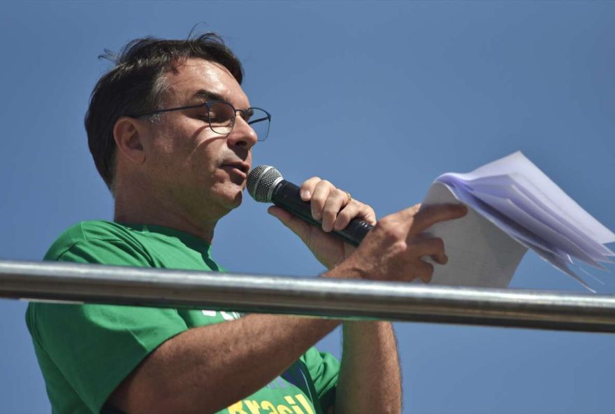 jair-bolsonaro-indica-a-su-hijo-flavio-para-las-elecciones-de-2026 jair-bolsonaro-indica-a-su-hijo-flavio-para-las-elecciones-de-2026
