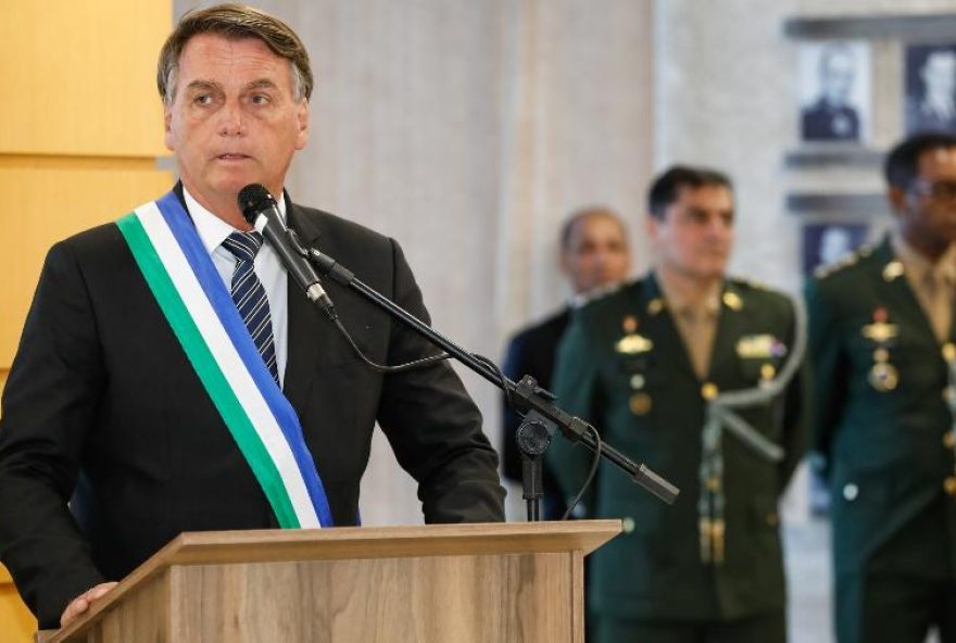 jair-bolsonaro-na-cerimonia-de-transmissao-de-cargo-a-paulo-sergio-nogueira-de-oliveira-no-ministerio-da-defesa-1648859835130_v2_900x506