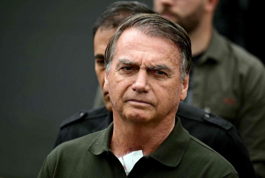 jair-bolsonaro-passou-por-cirurgia-para-tratar-crises-de-solucos-cronicos-no-brasil jair-bolsonaro-passou-por-cirurgia-para-tratar-crises-de-solucos-cronicos-no-brasil