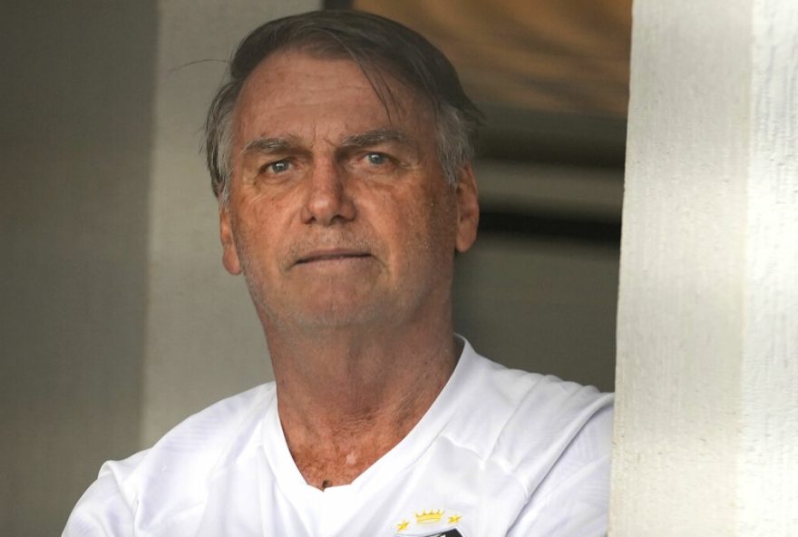 jair-bolsonaro-recebe-tratamento-para-soluco2C-de-acordo-com-sua-esposa jair-bolsonaro-recebe-tratamento-para-soluco2C-de-acordo-com-sua-esposa